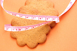 食べることを我慢していると、リバウンドして失敗するかも?